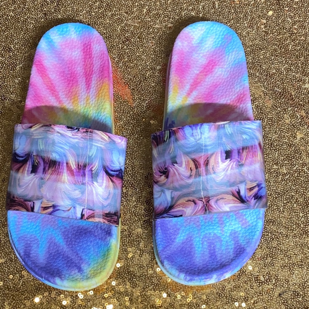 Tie dye printed slippers